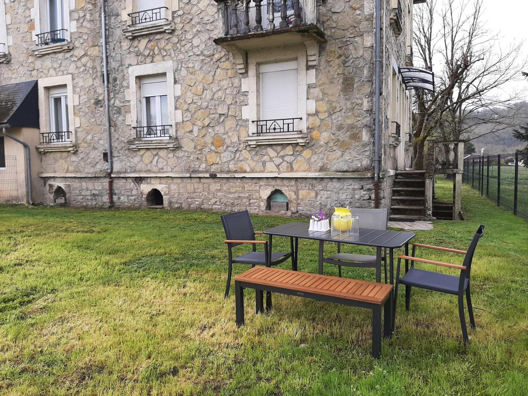 Grand Appartement Avec Jardin 布里特努 外观 照片